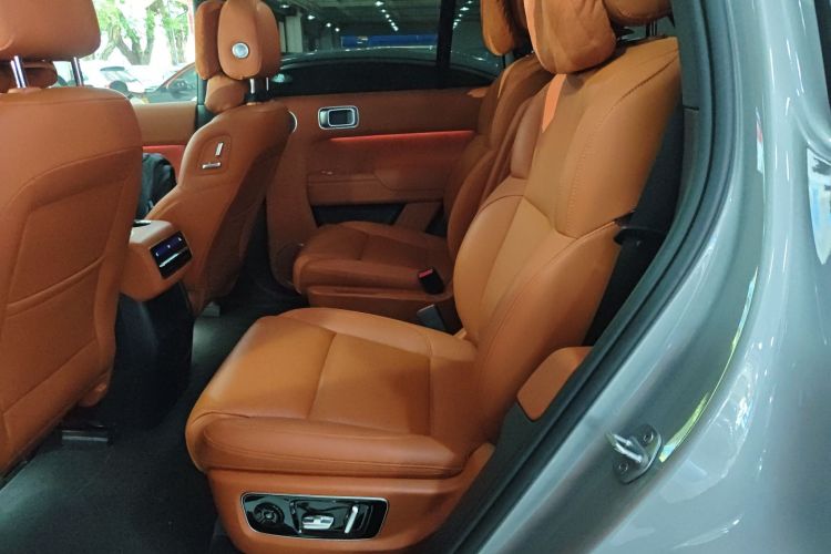 理想汽车 理想L8 2023款 Air中控内饰21