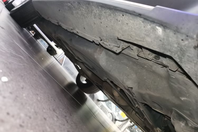 奔驰M级 2015款 ML 320 4MATIC局部细节9001