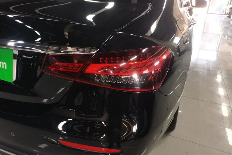 奔驰E级 2021款 改款 E 300 L 豪华型车身外观9