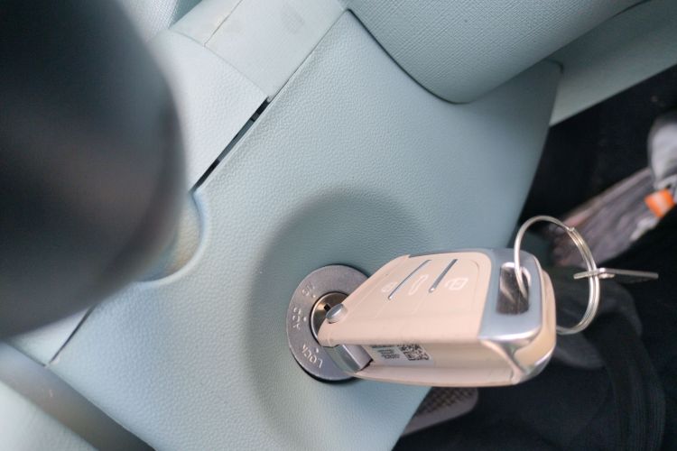 凌宝汽车 凌宝uni 2025款 微甜版 11.52kWh中控内饰11