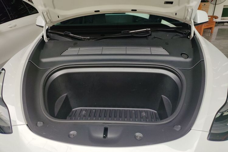 特斯拉 Model Y 2021款 标准续航后驱版局部细节24