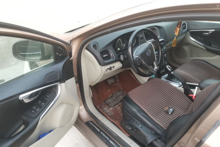 沃尔沃V40 2014款 2.0T 智雅版中控内饰20