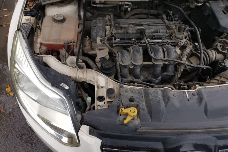 福特 福克斯 2012款 两厢 1.6L 自动舒适型局部细节9006