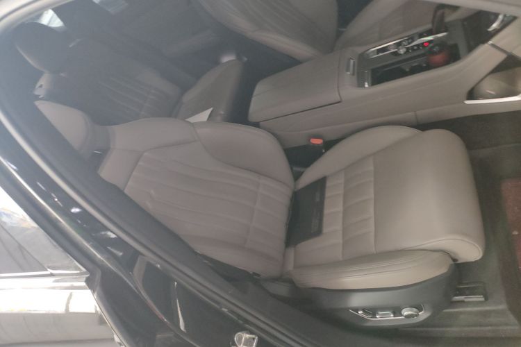 领克09 EM-P 2023款 2.0TD EM-P 远航版PM 七座局部细节41