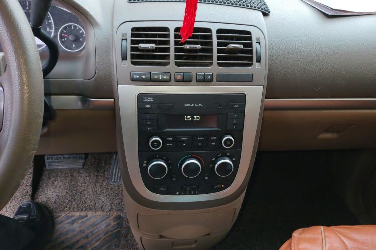 别克GL8 2014款 2.4L 经典版中控内饰16