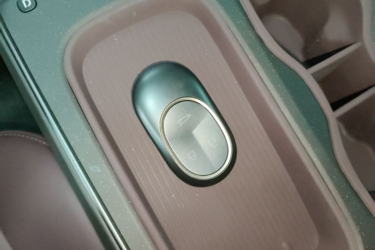 蔚来ET5 2024款 75kWh中控内饰7001