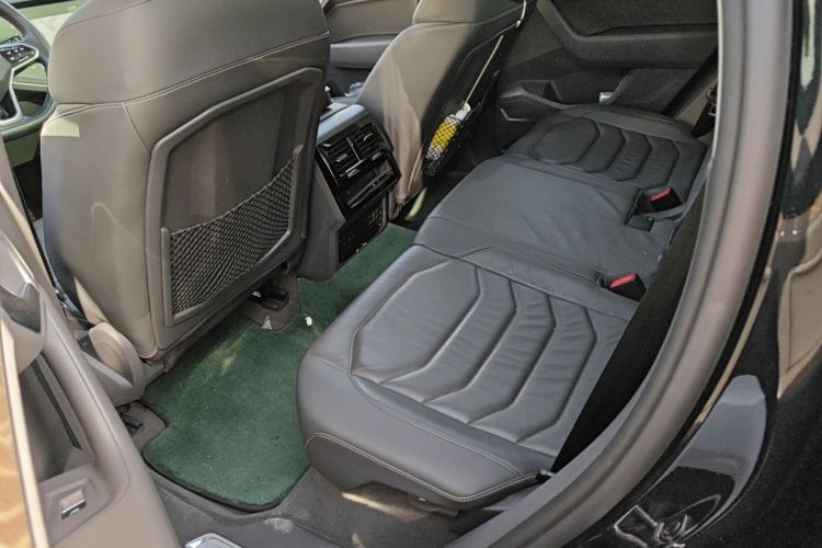 大众 途锐 2022款 3.0TSI 锐享版 曜黑运动套装中控内饰7004