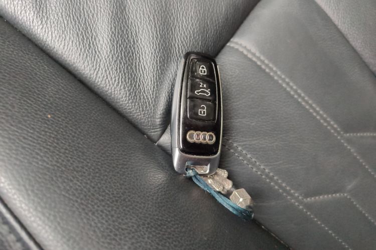 奥迪A8 2019款 A8L 50 TFSI quattro 舒适型中控内饰7001