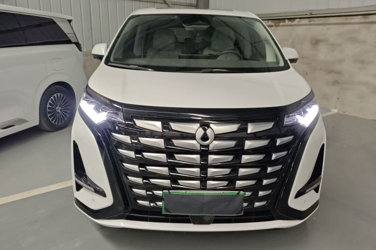 腾势D9 2022款 DM-i 1040 尊贵型车身外观2