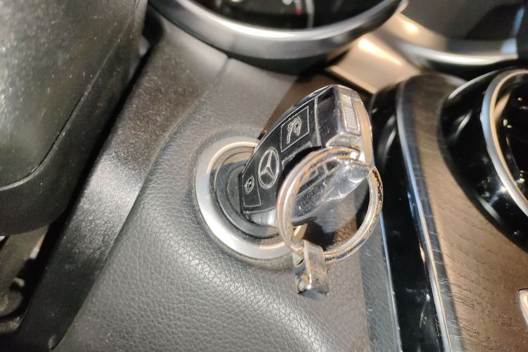 奔驰C级 2015款 C 180 L 运动型中控内饰7001