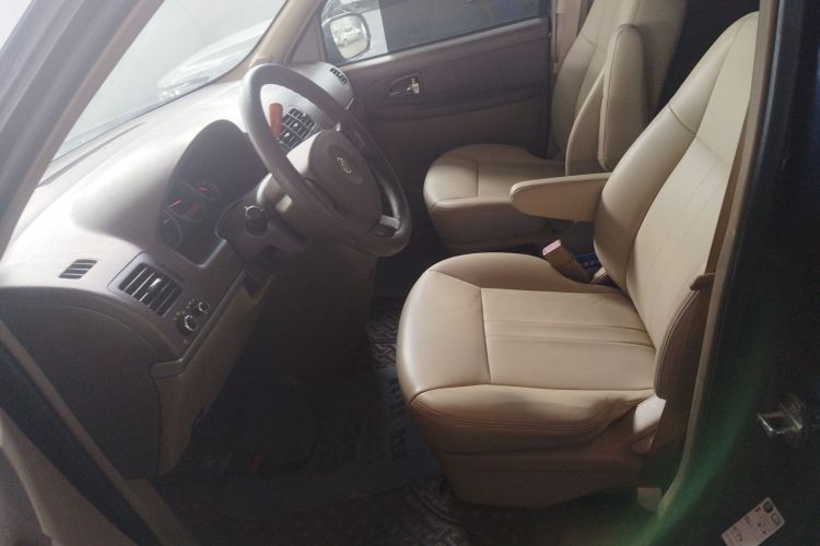 别克GL8 2014款 2.4L 经典版中控内饰19