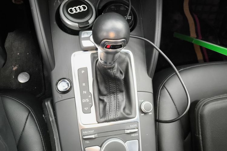 奥迪A3 2018款 30周年年型 Limousine 35 TFSI 进取型中控内饰18