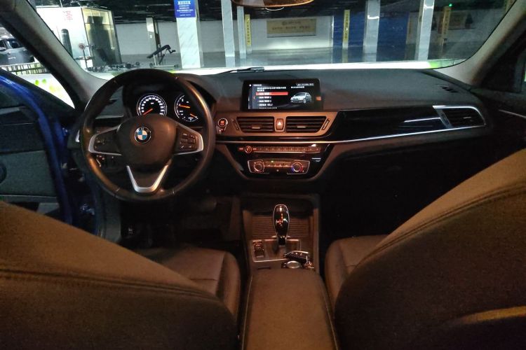 宝马1系 2020款 120i 时尚型中控内饰12