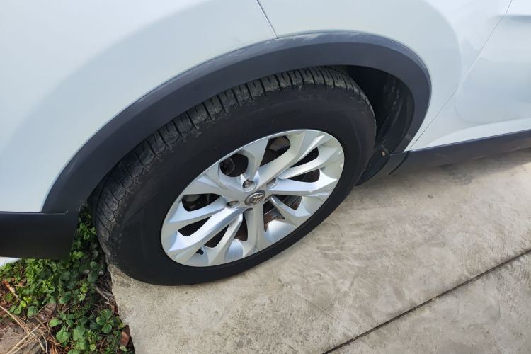 中华V3 2017款 1.5L 自动精英型车身外观6002