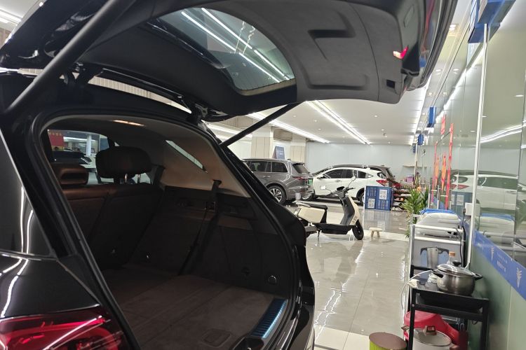 奔驰GLE 2020款 改款 GLE 350 4MATIC 豪华型机舱底盘23