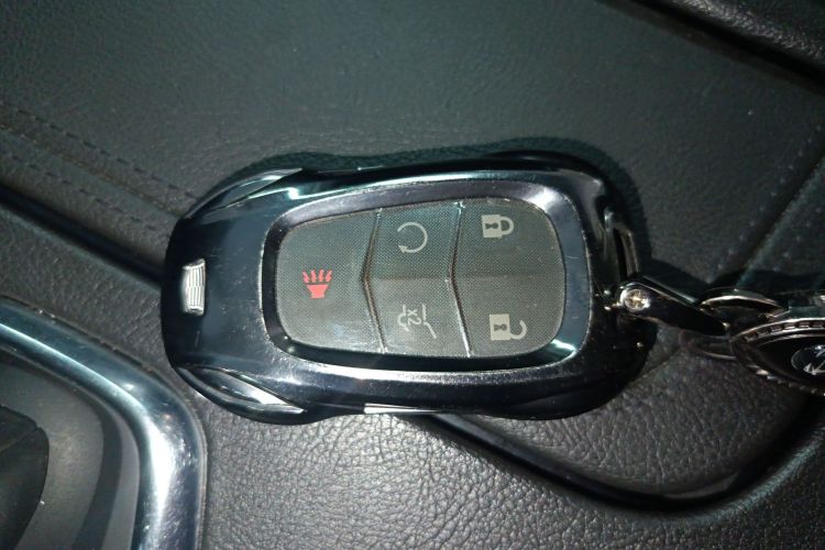 凯迪拉克XT5 2018款 28T 四驱豪华型中控内饰11