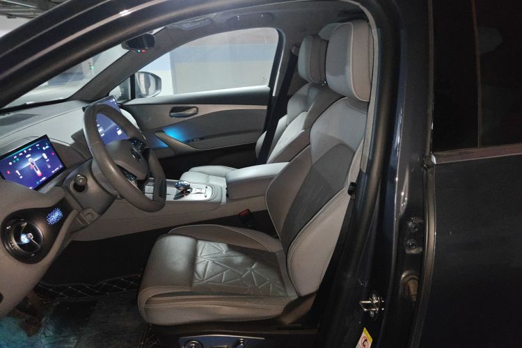 腾势N8 2023款 四驱超混旗舰六座版中控内饰19
