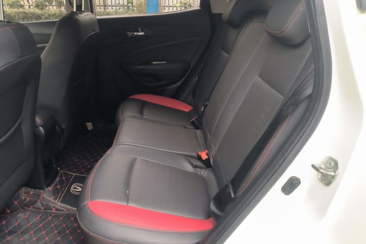 长安CS15 2016款 1.5L 手动时尚版中控内饰21