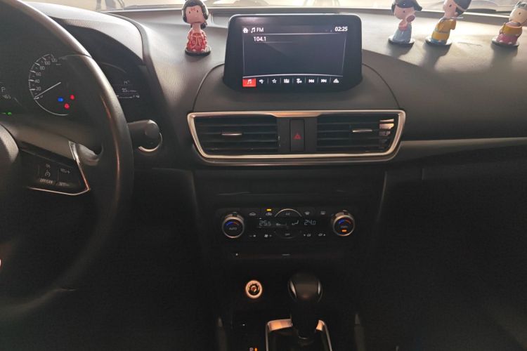 马自达3 昂克赛拉 2017款 三厢 2.0L 自动尊贵型 国V中控内饰16