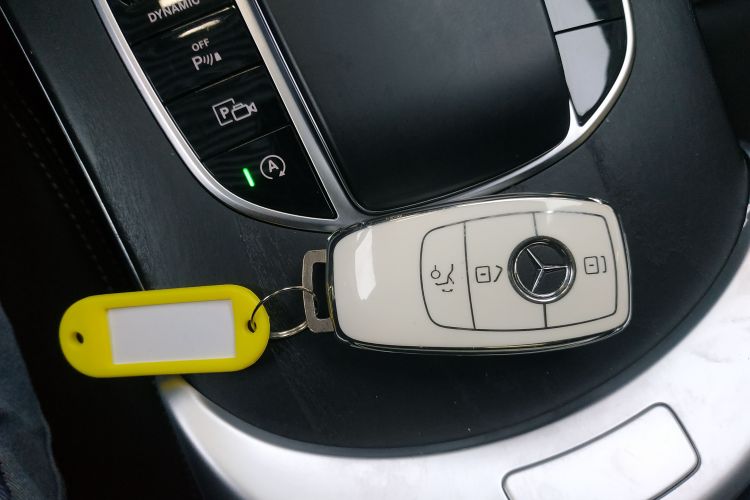 奔驰C级 2020款 改款 C 260 L 运动版中控内饰11