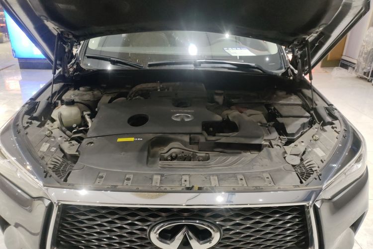 英菲尼迪QX50 2018款 2.0T 四驱菁英版机舱底盘24