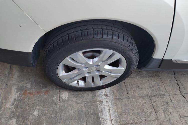 标致3008 2018款 2.0L 自动经典版车身外观6008