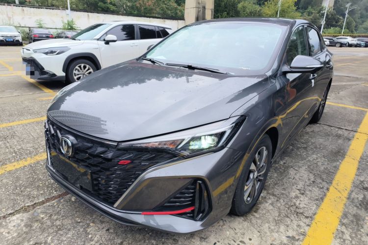 长安 逸动 2025款 PLUS 1.4T 双离合高能版车身外观1