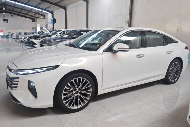 奔腾B70 2024款 龙腾版 1.5T 领创型车身外观4