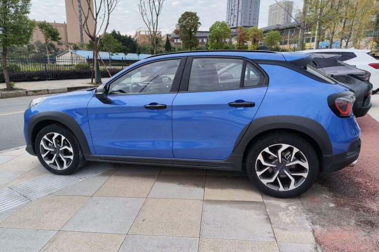 领克02 2021款 1.5TD DCT两驱劲Plus车身外观4