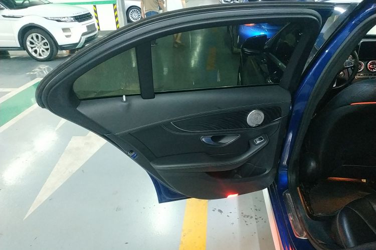 奔驰C级 2018款 C 180 L 时尚型运动版中控内饰7008