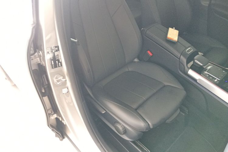 奔驰GLB 2020款 改款 GLB 200 动感型中控内饰41