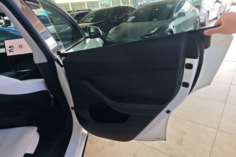 特斯拉 Model Y 2021款 长续航全轮驱动版中控内饰45