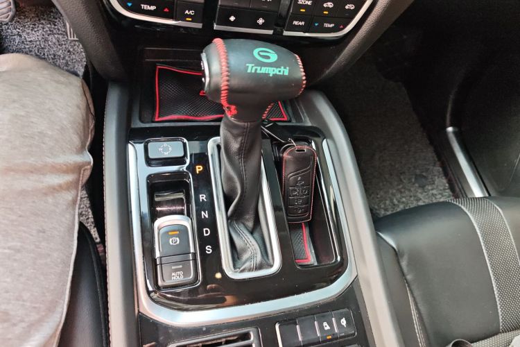 广汽传祺 传祺GS8 2017款 320T 两驱豪华智联版（七座）中控内饰18