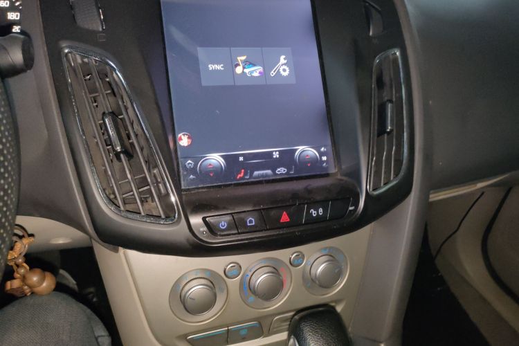 福特 福克斯 2012款 三厢 1.6L 自动舒适型中控内饰16