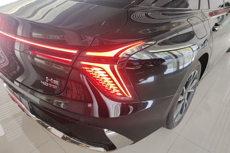 红旗H6 2024款 2.0T 致美版车身外观9