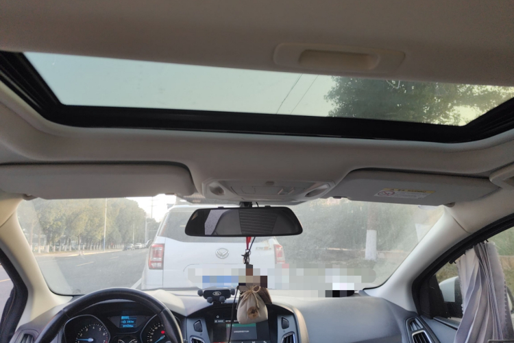 福特 福克斯 2017款 两厢 1.6L 自动风尚型智行版局部细节22