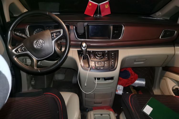别克GL8 2017款 25S 豪华型 国V中控内饰7002