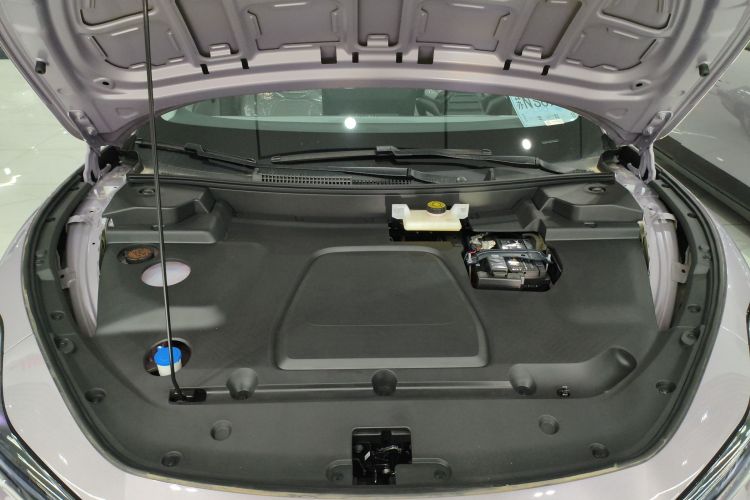 小鹏MONA M03 2025款 620 超长续航 Plus机舱底盘24