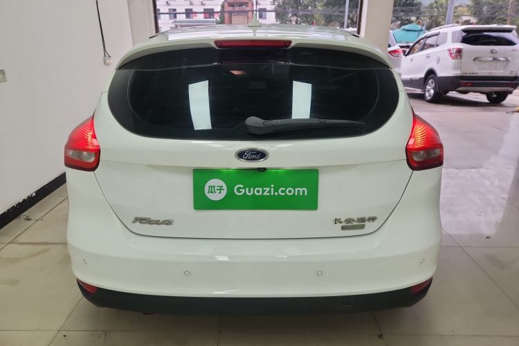 福特 福克斯 2017款 两厢 EcoBoost 125 自动超能风尚型智行版车身外观6