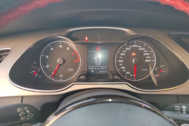 奥迪A4L 2015款 35 TFSI 自动舒适型中控内饰14