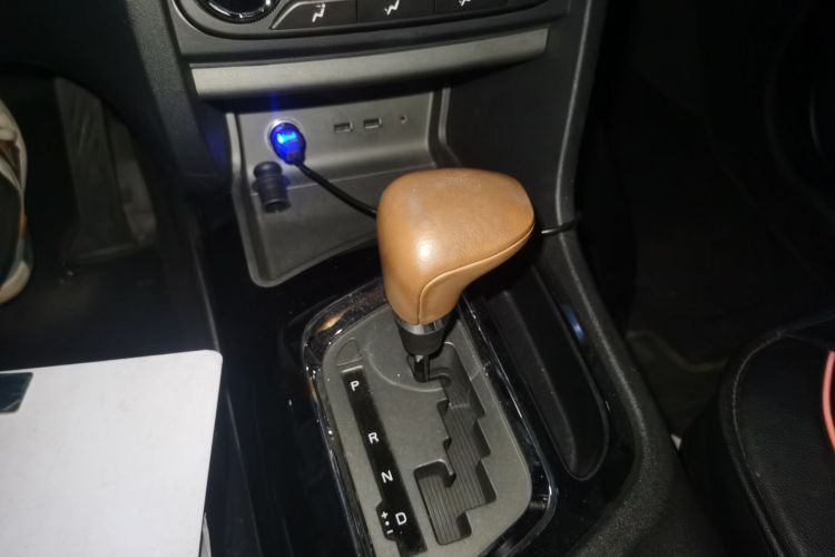 东南DX7 2015款 1.5T 自动豪华型中控内饰18