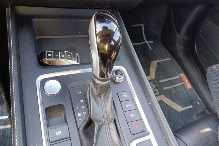 比亚迪 唐 2018款 2.0T 自动智联尊荣型 7座 国V中控内饰18