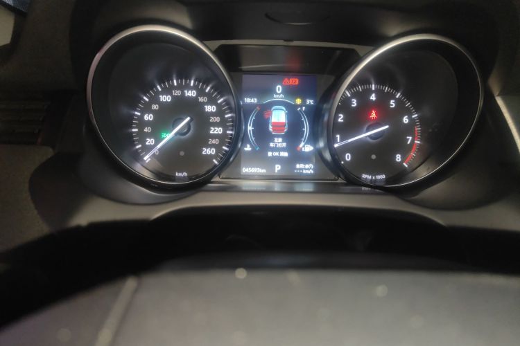 路虎 揽胜极光 2018款 240PS PURE 风尚版中控内饰14