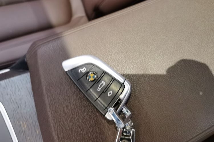 宝马3系 2020款 325i M运动套装中控内饰11