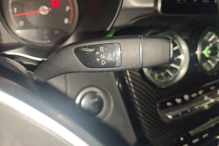 奔驰C级 2017款 改款 C 200 运动版中控内饰18