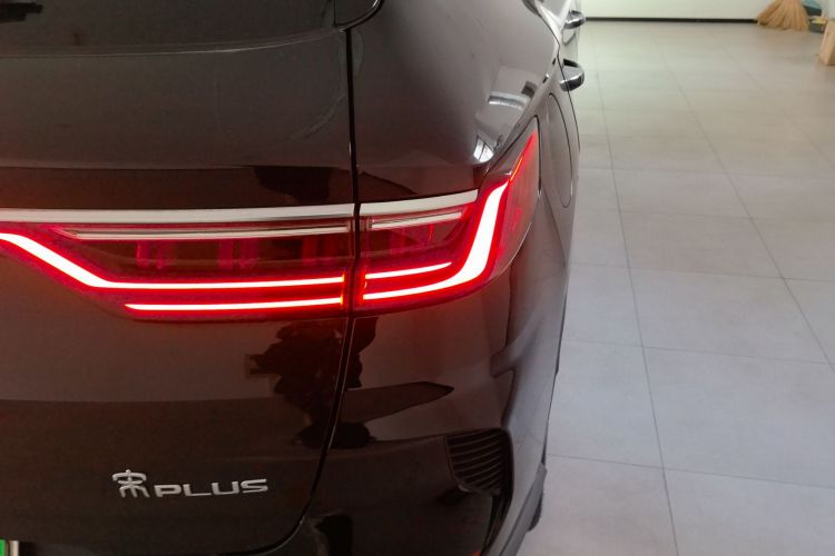 比亚迪 宋PLUS新能源 2021款 DM-i 110KM 旗舰型车身外观9