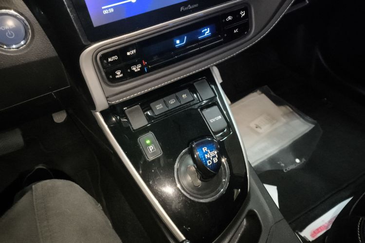 丰田 卡罗拉双擎E+ 2019款 1.8L E-CVT领先版中控内饰18