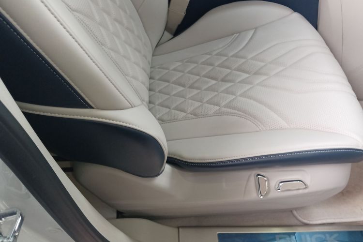 别克GL8 2022款 陆上公务舱 652T 舒适型局部细节41