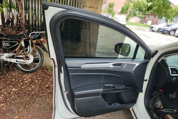 福特 蒙迪欧 2017款 EcoBoost 180 时尚型中控内饰7007