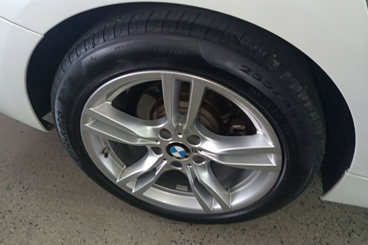 宝马3系GT 2019款 320i M运动套装车身外观6008